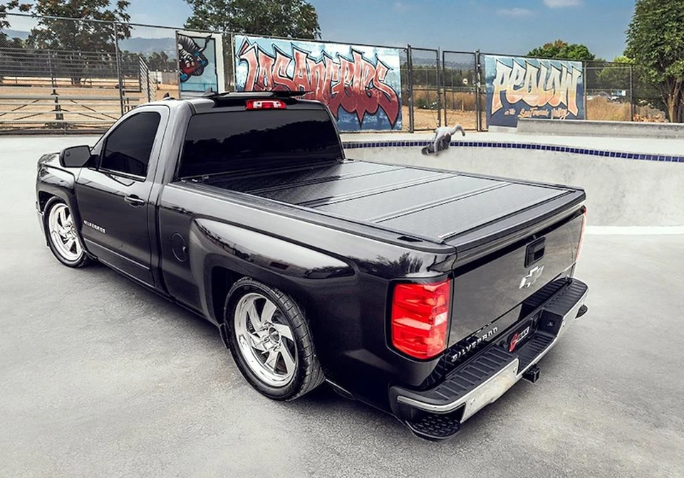 BAK Industries BakFlip G2 Hard Fold Tonneau Cover for Silverado Sierra 78" Bed Foto 4 de 4