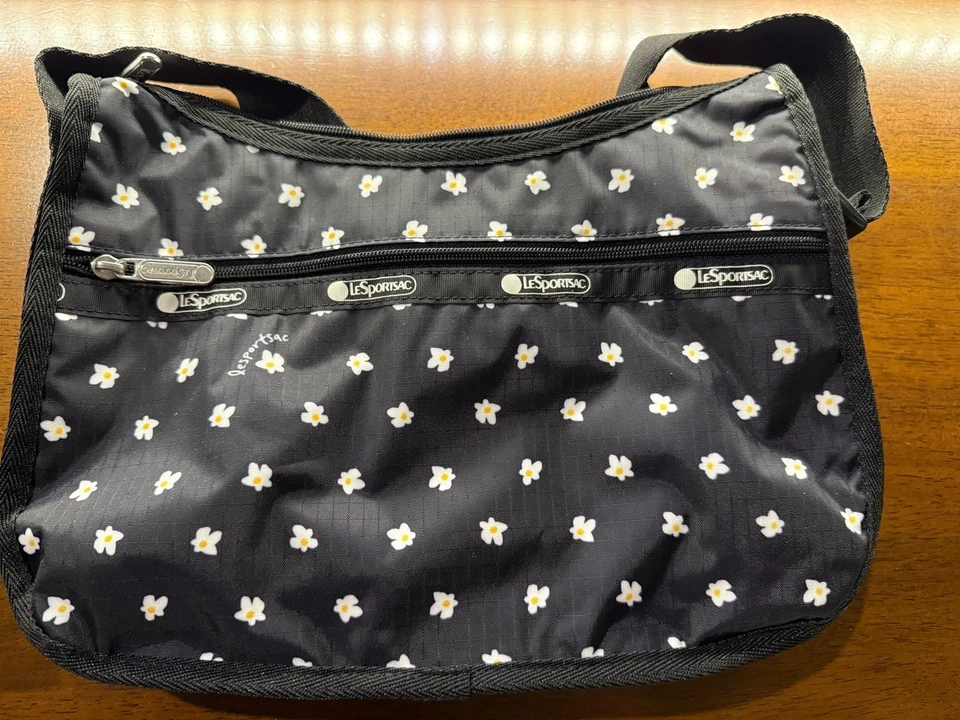 Le SportSac Classic Hobo Ditsy Daisy Nuevo con Etiquetas Foto 3 de 4