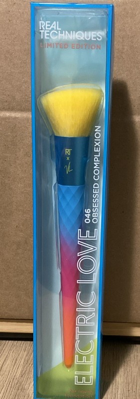 New Real Techniques Electric Love Peace Out Powder Makeup Brush 038