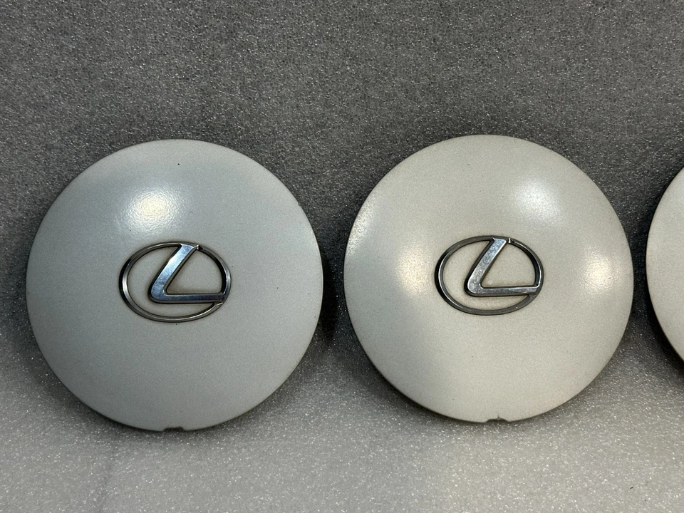 Llantas originales Lexus 1990-92 LS400 OEM 15 pulgadas PLATEADAS cromadas centrales 4 tapas Foto 2 de 4