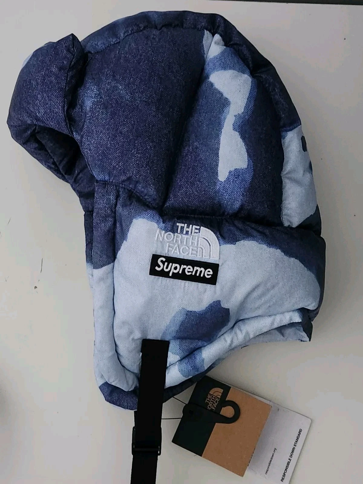 Chapeau d'hiver FW21 Supreme x The North Face imprimé denim blanchi Nuptse Trooper TNF