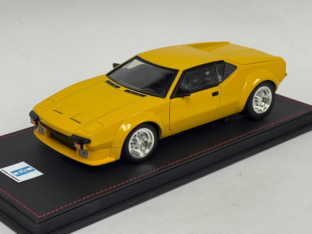 1/18 Hot Wheels De Tomato Pantera in Yellow set on Leather