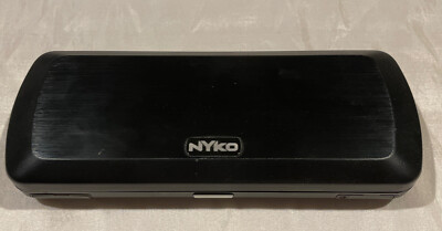 PSPと本体ケース！ディスク７枚！充電器！ Nyko PSP Hard Case Theatre Aluminum Charger Case Built-in