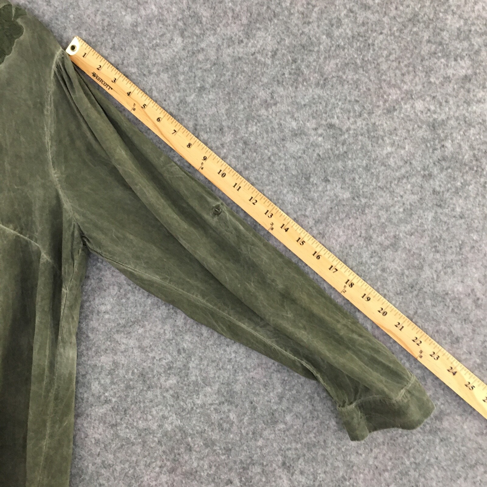 Angel Heart Boutique Top 1X Tunic Floral Embroidered Split Neck Lined Roll Tab