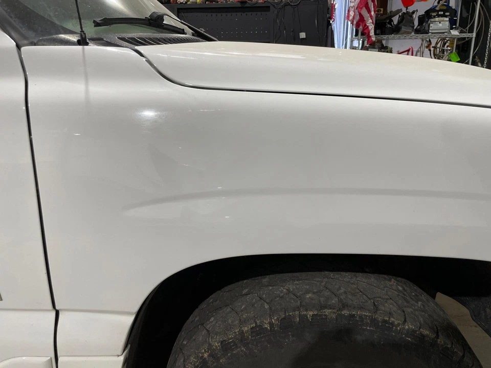 2000 - 2006 GMC Yukon XL1500 Passenger RH Right Summit White-50U Fender - Image 2 of 4