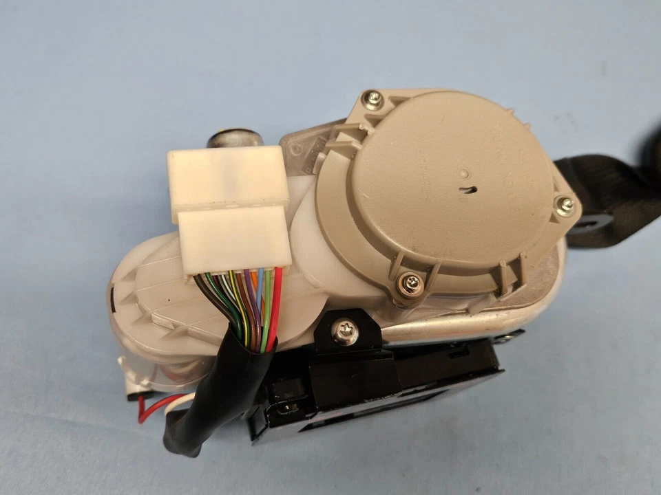 Cinturón de seguridad delantero izquierdo Infiniti Q50 2017-2020 - negro OEM Foto 4 de 4