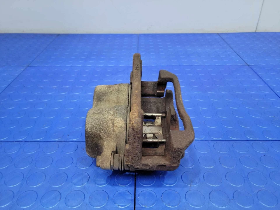 Pinza de freno delantera izquierda lado del conductor 95-98 Mazda B2300 B3000 B4000 OEM ZZM133990 Foto 4 de 4