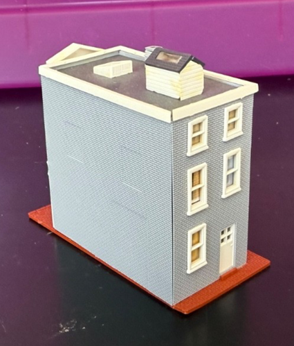N SCALE 3 STORY BRICK STORE FRONT BUILDING - Picture 3 of 4