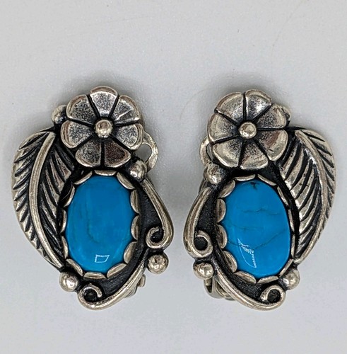 Pendientes de clip de turquesa Wheeler Manufacturing con pergamino floral de plata de ley - Imagen 2 de 21
