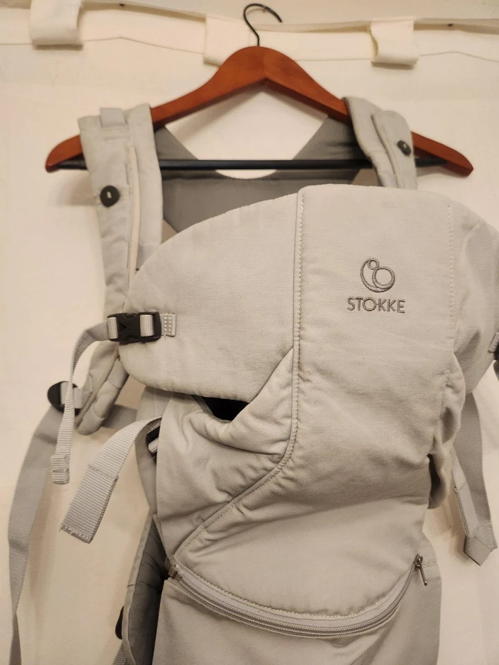 Детская переноска Stokke MyCarrier передняя задняя светло-серая регулируемая эргономичная для младенцев - Изображение 2 из 4