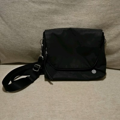 lululemon crossbody bag ebay Everywhere 2L Metal Hardware  The Shop at Equinox 19cm x 5cm x 13cm (7.5 x 2 x 5.1) Lululemon Everywhere Belt Bag 1L