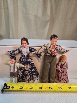 VINTAGE  LUNDBY DOLLHOUSE CACO FAMILY Dolls 4 Thread Wrapped Flexible People