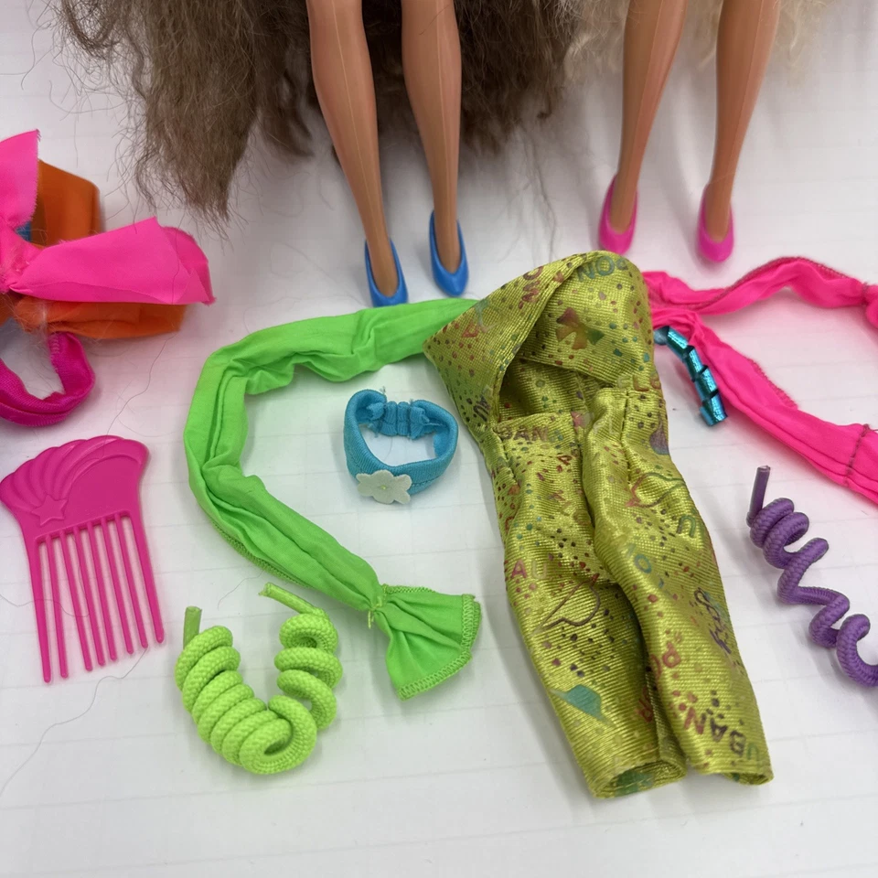 全发芭比娃娃黑发和金发娃娃套装加配件 — 第 3/4 张图片