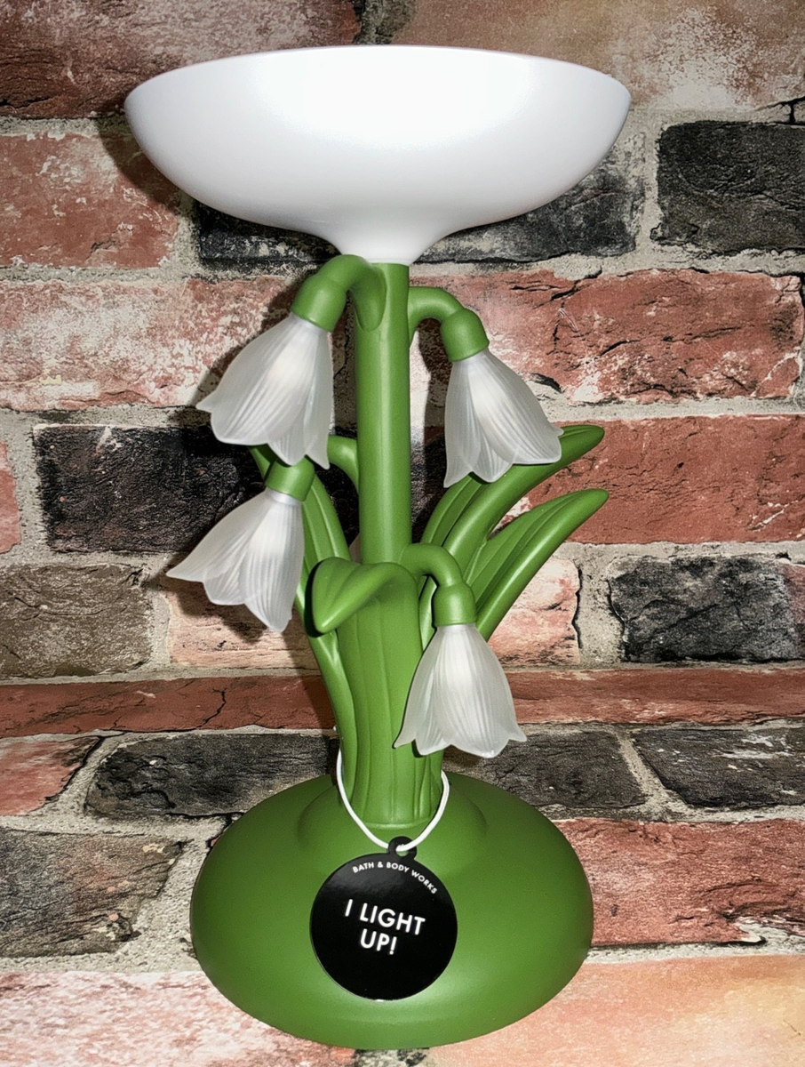 Bath & Body Works 8.5” x 4.5” Lighted Spring Snowdrop Dream 3-wick
