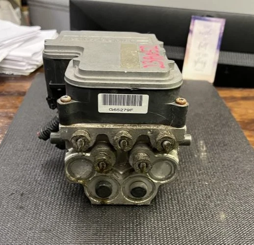 2000-2001 Chevrolet GMC S10 Sonoma ABS Anti-Lock Brake Pump Assembly 4x2 OEM - Image 2 of 4