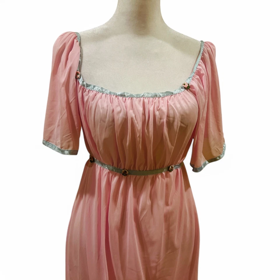 Camisón Vintage Barad Rosa Nylon M - Cintura Imperio, Borde Azul Satinado, Romántico Foto 3 de 4