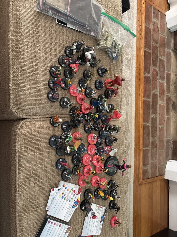 130+ Heroclix Marvel DC Figures Wizkids - No Cards Mixed Lot of 130+ Toys - Image 2 of 2