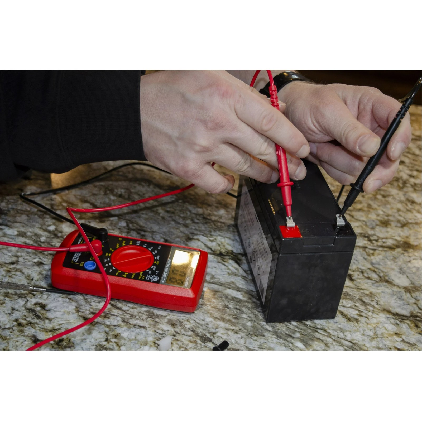 EverStart  300V Digital Multimeter 10711WDI - Black and Red Great Condition 