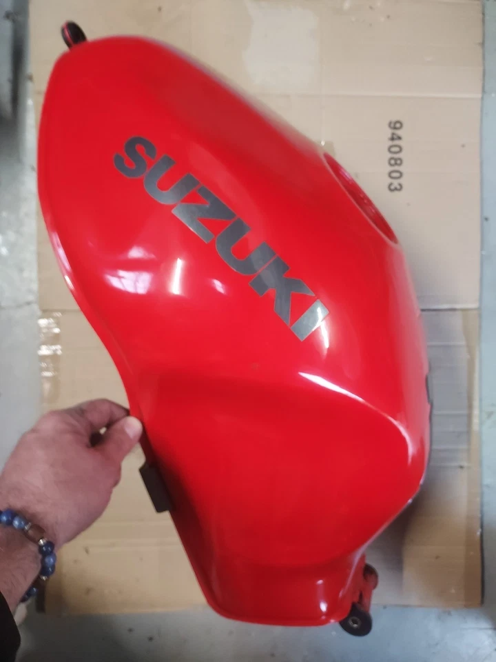 Réservoir avec peinture d'origine/ Fuel Tank SUZUKI 650 SV 1999-2002. - Photo 4/4