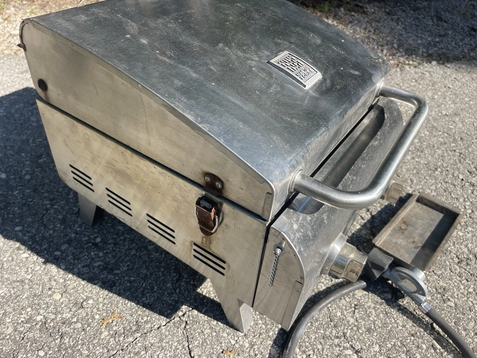 Parrilla de mesa de gas propano portátil Master Forge de 2 quemadores de acero inoxidable para barbacoa Foto 2 de 4