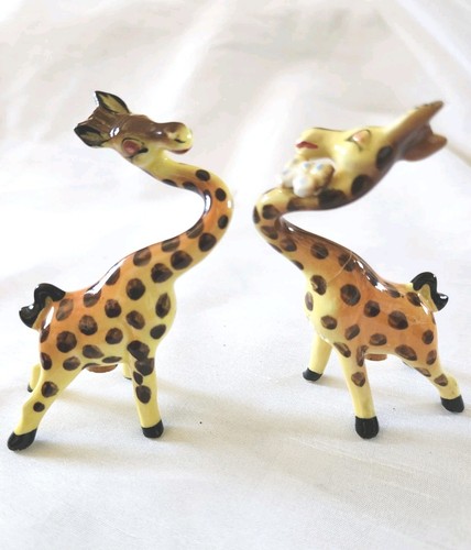 Vintage Ceramic Kissing Hugging Giraffe Salt & Pepper Shakers READ DESCRIPTION - Picture 4 of 10
