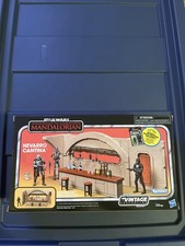 Hasbro Star Wars Vintage Collection Mandalorian Nevarro Cantina Playset
