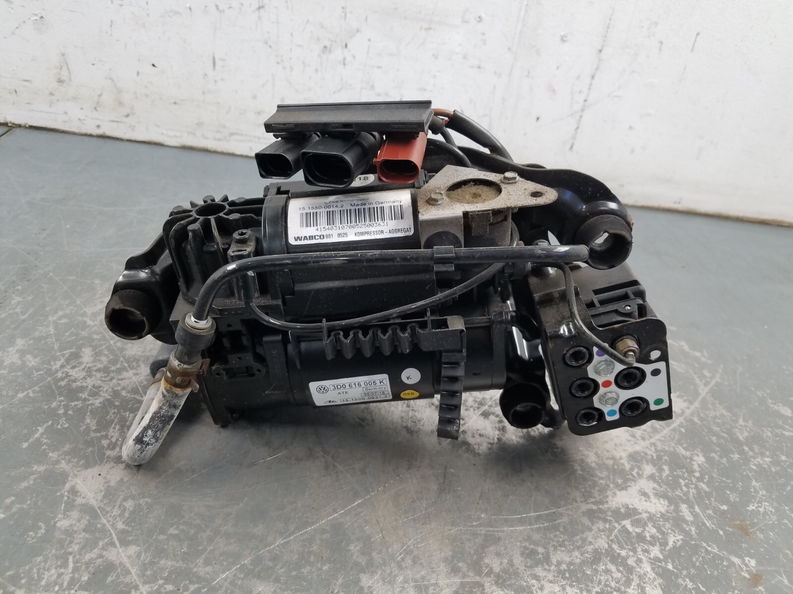 2006 Bentley Continental Flying Spur Air Ride Compressor #2209 Y4