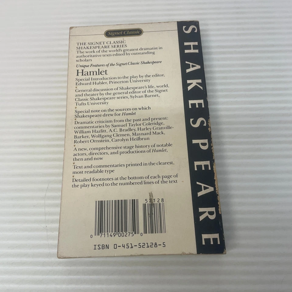 Hamlet Classic Paperback Book by William Shakespeare from Pocket Books 1975 - Image 2 of 4