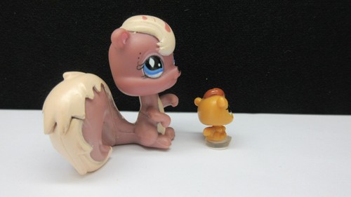 LITTLEST PET SHOP RARE #725 BONUS MAUVE SQUIRREL & TEENSIE BABY ACORN COSTUME - Picture 5 of 12