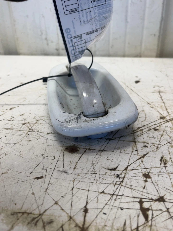 00-06 GMC YUKON XL 1500 Manija Puerta Exterior Puerta Izquierda Cuerpo Trasero Color pintado Foto 4 de 4