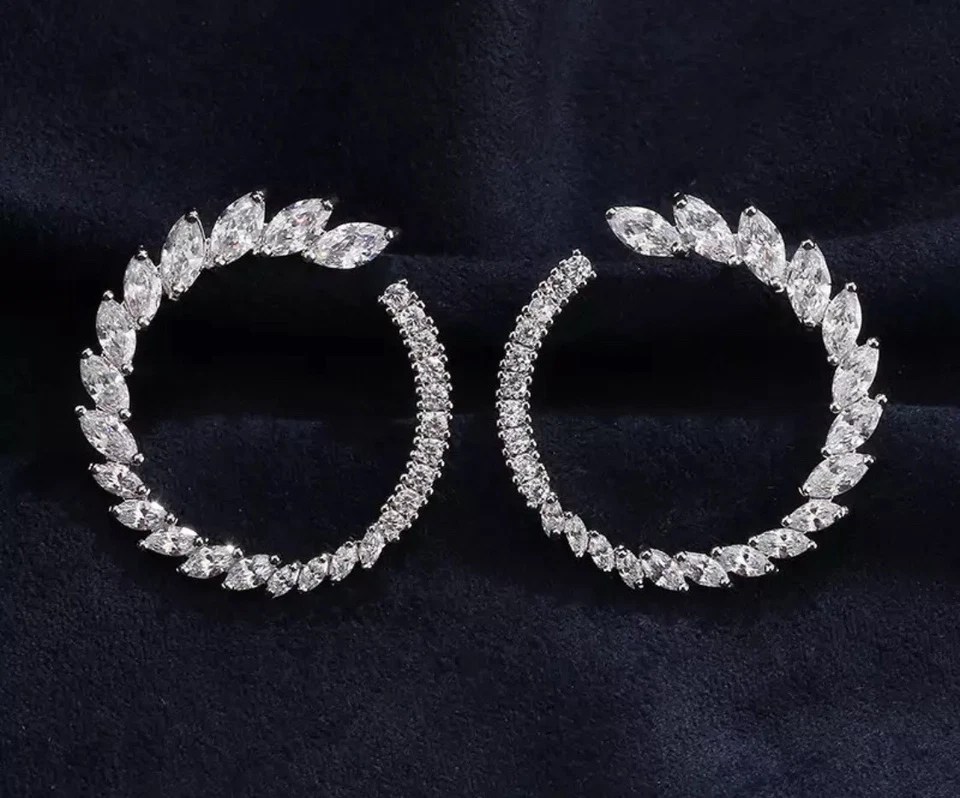 Pendientes enchapados en oro blanco de 18 hechos con joyería nupcial marquesa de cristal de Swarovski Foto 3 de 4