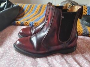 dr martens chelsea boots size 4