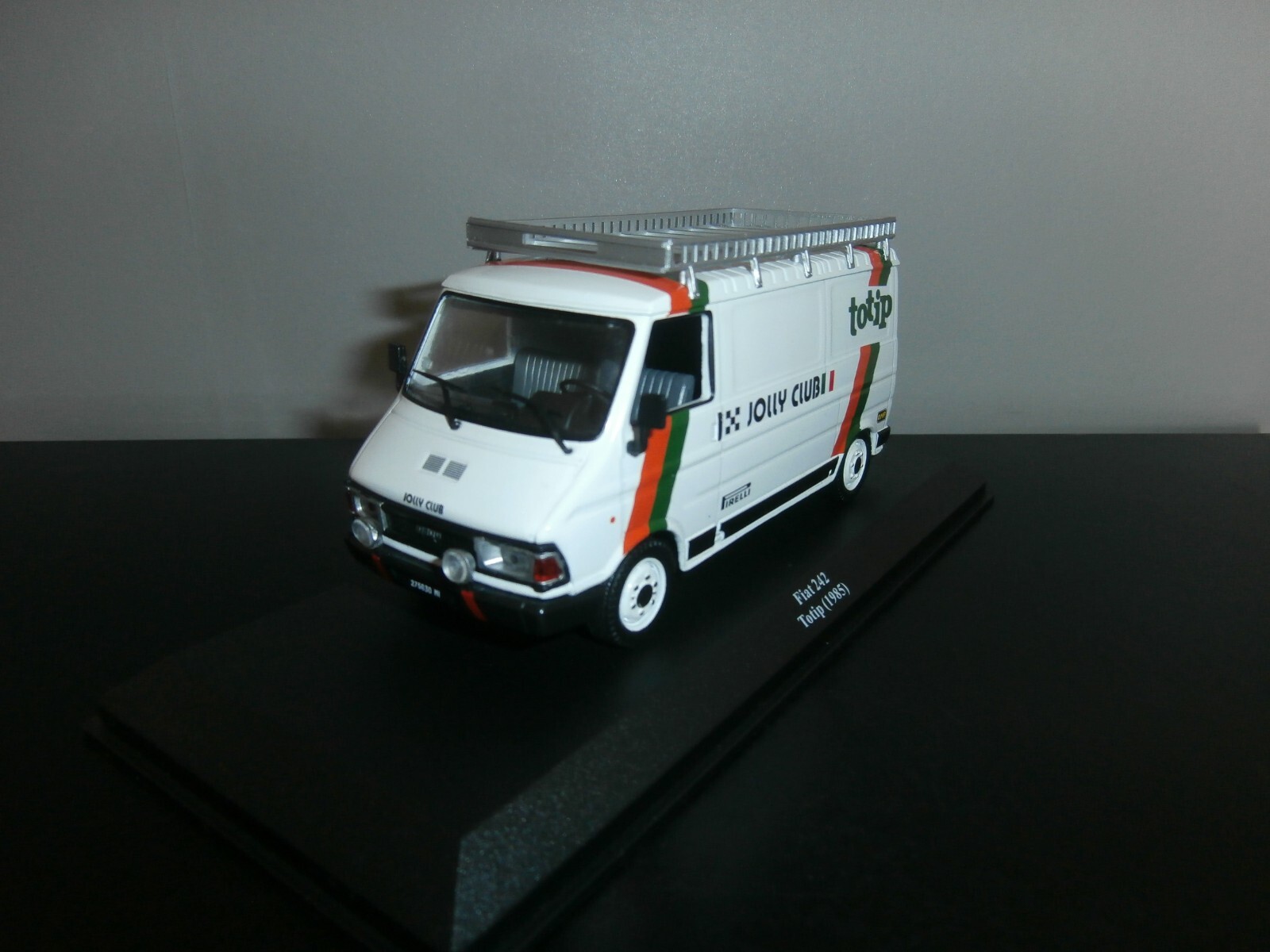 Fiat 242 Team Jolly Club Totip miniature 1/43e d'assistance rallye en métal