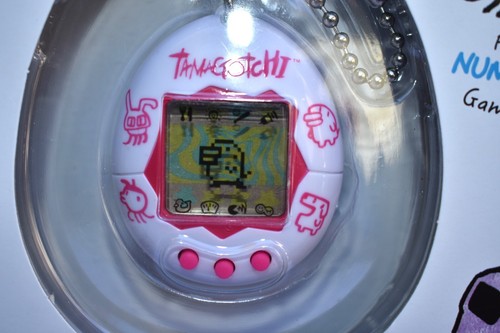 TAMAGOTCHI GEN 2 ENGLISH WHITE WITH PINK CHARACTERS BANDAI VIRTUAL PET - Picture 3 of 5