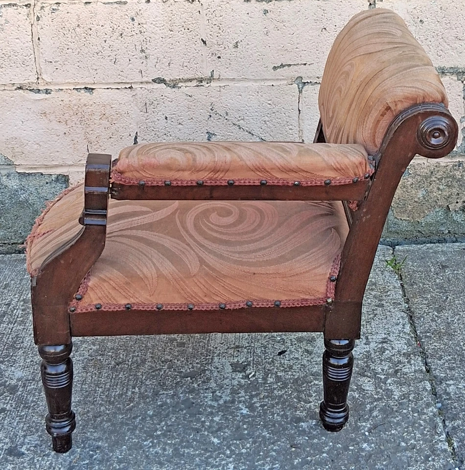 Antigua silla victoriana de madera maciza con acento lateral en la esquina salón damas con una silla armada Foto 4 de 4