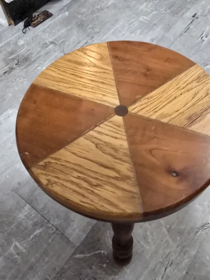 Raro taburete de ordeño con mango de 3 patas/tapa de madera tricolor resistente Foto 2 de 4