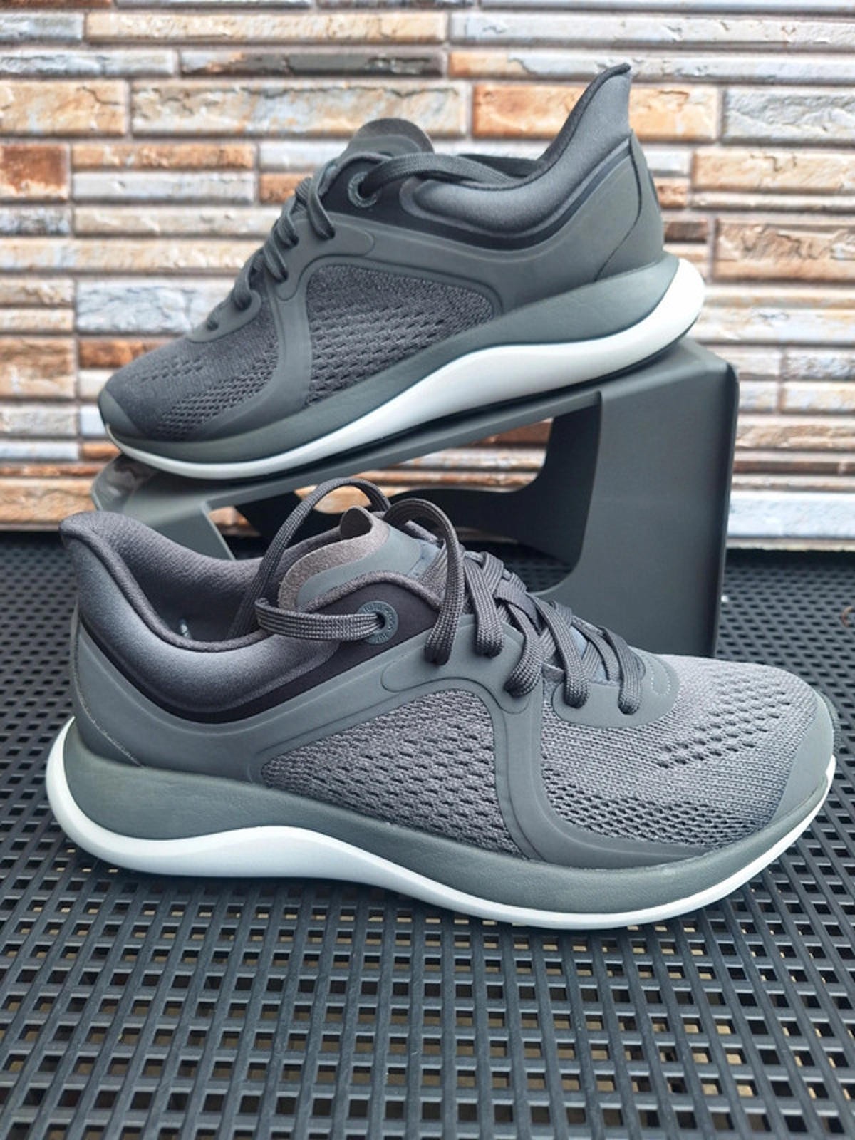 Lululemon women's trainers size 4