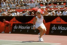 Monica Seles of Yugoslavia hits a return at a women's singles matc- Old Photo 32