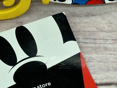 Disney D23 Expo 2019 Disney Store Exclusive Mickey and Minnie Mouse Key with Tag - Picture 3 of 3