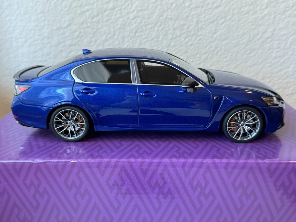 KYOSHO SAMURAI 1/18 LEXUS GSF KSR18017BL  - Image 4 of 4