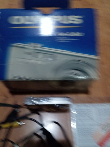 Olympus FE-230 7.1MP Digital Camera Silver Battery & SD Card CD And Box - Picture 2 of 13