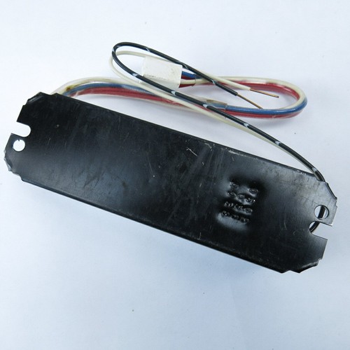 Alimentatore Avviamento Rapido Advance RLCS-140-TP-W 120V 60HZ - Foto 3 di 8
