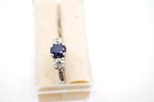 Sapphire & Diamond Platinum Ring. Gorgeous! 0.40CTW. Size 4.50 - Picture 9 of 15