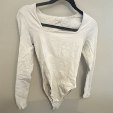 OQQ Women  s White Solid Long Sleeve One-Piece Bodysuit, Size M
