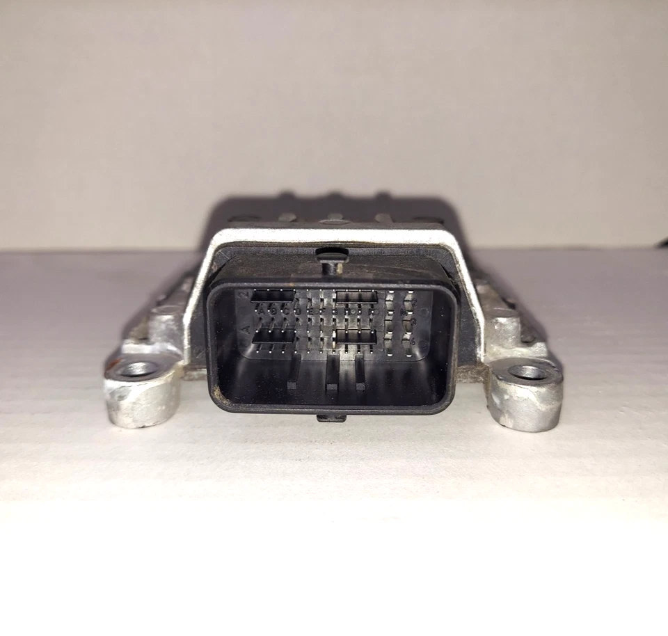 KYMCO UXV 700I OEM ECU 3920A-LKM8-E00 USADO Foto 3 de 4