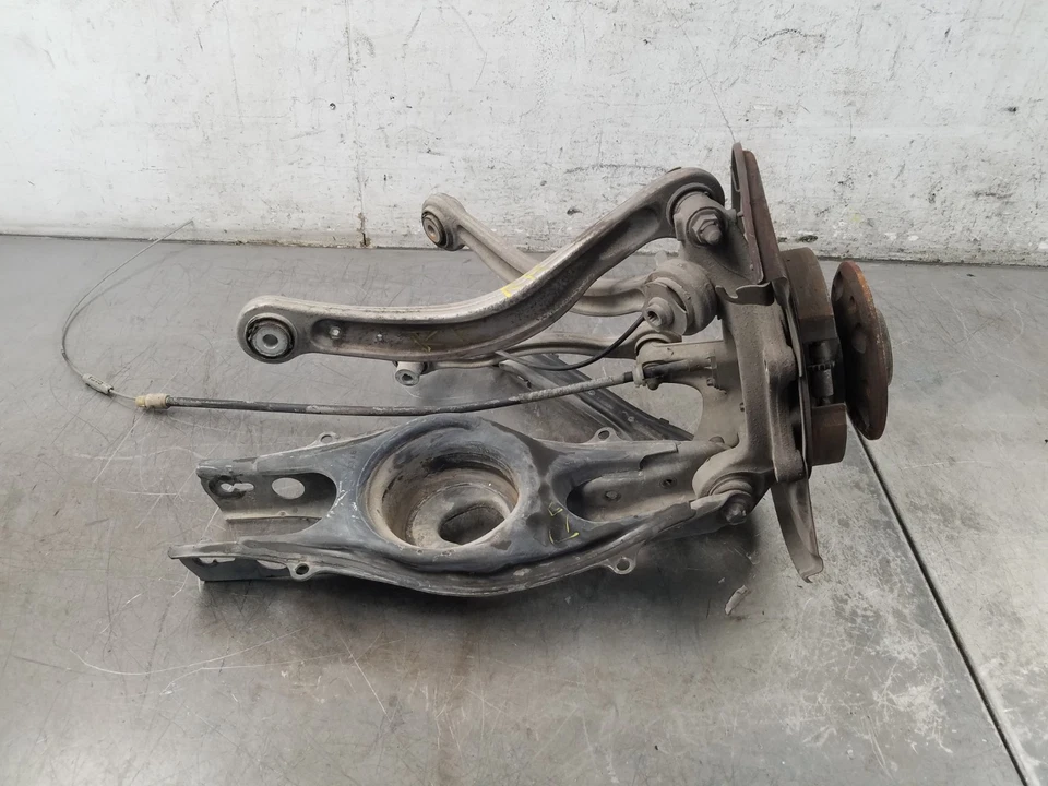 2013 Mercedes Benz AMG E 63 Right Rear Hub Knuckle Control Arms #2179 D5 - Image 2 of 4