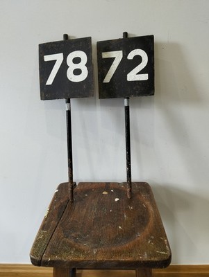 Antike industrielle Metall Garten Grundstück Marker - Zahlen 78 & 72 rustikal bemalt