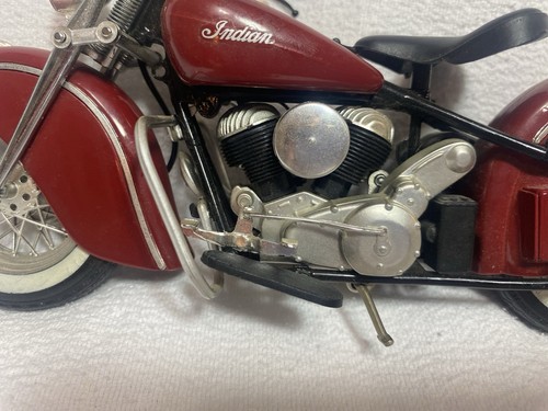 GUILOY 1:10 Scale Indian Chief Motorcycle Diecast Model - 第 8/8 張圖片