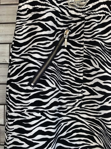 Chicos Zenergy Size 3 Animal Print Pull On Skirt With Pockets 16/XL - Picture 2 of 7