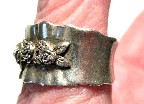 STERLING SILVER WIDE BAND APPLIED FLOWERS RING SIZE 8.5 ISRAEL 9.6 GRAMS - Picture 2 of 3